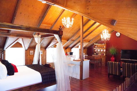 Barossa Barn Bed And Breakfast - Pubs and Clubs 0