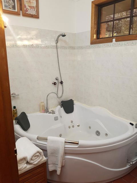 Barossa Glen - Henri's Cottage - Bed & Breakfast - Pubs and Clubs 3