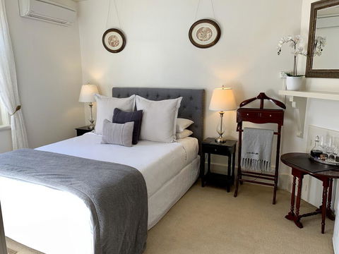 Barossa House - Pubs and Clubs 1