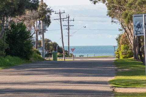 Bay Beach Beauty - Pubs and Clubs 0