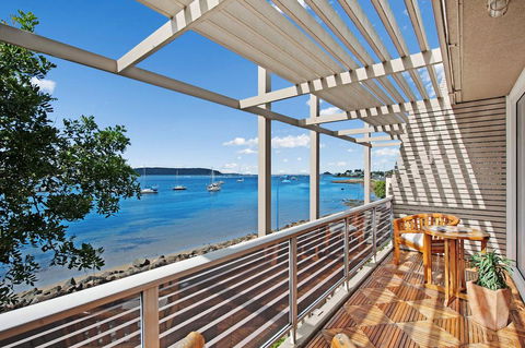 Bay Breeze Boutique Accommodation - Pubs and Clubs 1