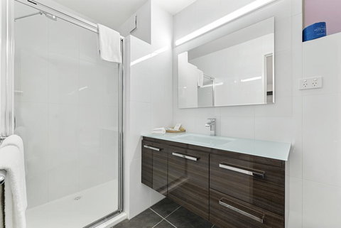 Bay City (Geelong) Motel - Pubs and Clubs 2