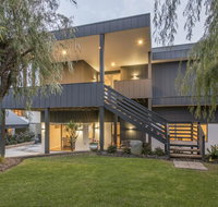 Bay View Retreat - Stunning Ocean Views and 300 metres To Beach - Go Out