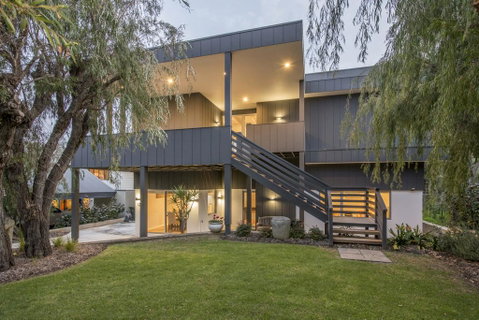 Bay View Retreat - Stunning Ocean Views And 300 Metres To Beach - Go Out 0