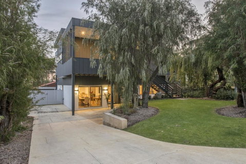 Bay View Retreat - Stunning Ocean Views And 300 Metres To Beach - Go Out 1