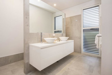 Bay View Retreat - Stunning Ocean Views And 300 Metres To Beach - Go Out 2