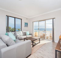 Bay Village Unit 6/47 Shoal Bay Road - Pubs and Clubs