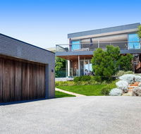 Bay Vista - Amazing Bay Views with the beach at your doorstop - Pubs and Clubs