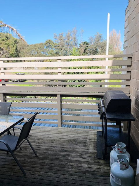 Bayplay Cottage And Portsea Apartments - Go Out 3