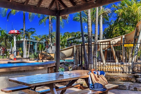 Bays Holiday Park - Go Out 2