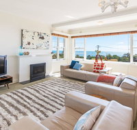 BEACH BELLE - MORNINGTON - Pubs and Clubs