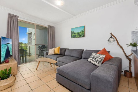 BEACH BLISS LUXURIOUS APARTMENT With POOL - Go Out 3