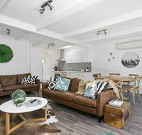 Beach Break on Hardy - walk to foreshore - Pubs and Clubs
