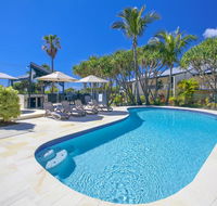Beach Breakers Resort - Pubs and Clubs