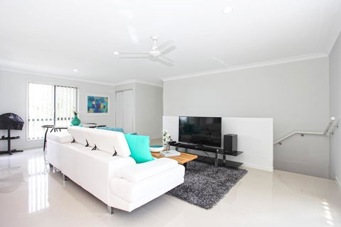 Beach Breeze Holiday House - Go Out 2