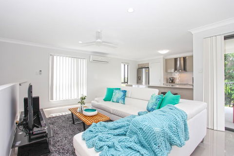Beach Breeze Holiday House - Go Out 1