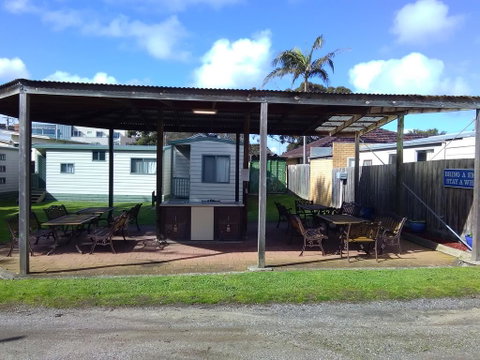 Beach Haven Caravan Park - Pubs and Clubs 1