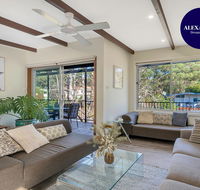 BEACH HOME ENCHANTED STAY CONNECT with NATURE - Pubs and Clubs