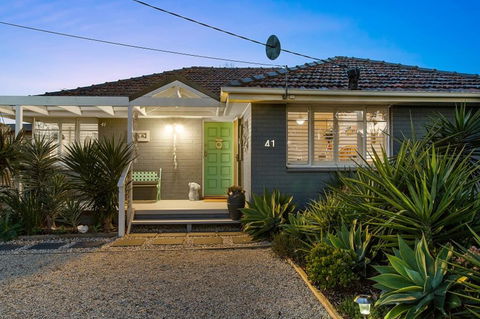 Beach House 41 - Pubs and Clubs 1