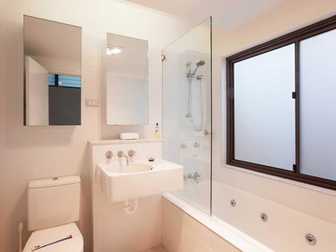 Beach House 7' 26 One Mile Close - Air Conditioned, Wifi, Foxtel, Linen - Go Out 1