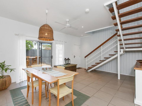 BEACH HOUSE ON PEARL - Go Out 3