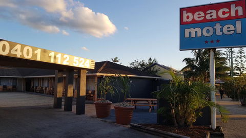 Beach Motel Woolgoolga - Pubs and Clubs 1