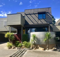Beach Retreat Townhouse - Pubs and Clubs