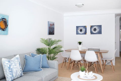 Beach Side Holiday Apartment - Pubs and Clubs 3