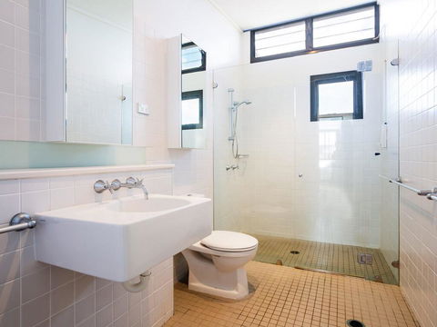 Beach View At One Mile', 8/26 One Mile Close - Infinity Complex Pool & WIFI - Pubs and Clubs 1