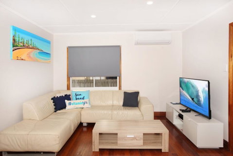 BEACH, SHOPS & FABULOUS VACATION HOME! - Pubs and Clubs 3
