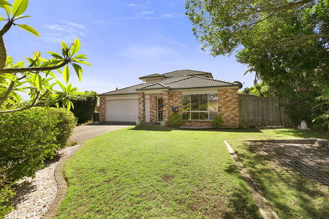 BEACHED @ COOLUM, Pet Friendly, WIFI, Linen Supplied - Pubs and Clubs 1