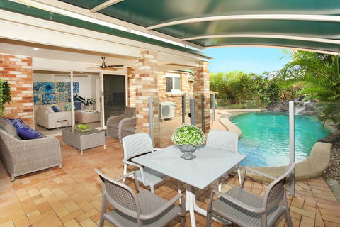 BEACHED @ COOLUM, Pet Friendly, WIFI, Linen Supplied - Pubs and Clubs 0