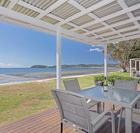 Beached Inn' 93 Foreshore Drive - Spacious beach front house - Pubs and Clubs