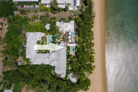 Beachfront Apt. In Alamanda Beachfront Resort (25) - Pubs and Clubs 1
