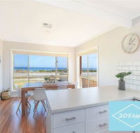Beachfront Living - Pubs and Clubs