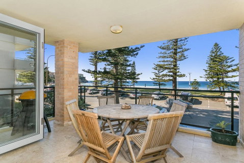 Beachfront On Golden Mile - Go Out 0