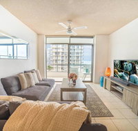Beachfront Retro Apartment In Surfers Paradise - Pubs and Clubs