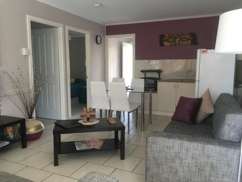 Beachlander Holiday Apartments - Pubs and Clubs 3