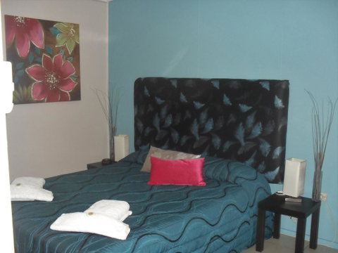 Beachlander Holiday Apartments - Pubs and Clubs 2