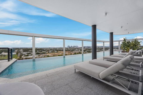 Rivello Apartments - Free Secure Car Park, 6km To City, Ferry Terminal, Eat Street, Rooftop Pool, Sauna, Portside Dinning - Go Out 1