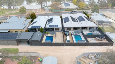 Renmark River Villas And Boats & Bedzzz - Pubs and Clubs 3