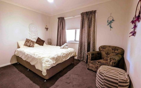Red Steps - Family & Pet Friendly - Go Out 1