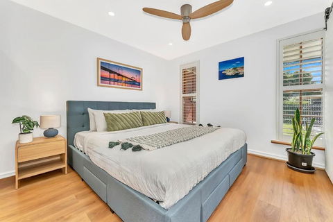 Redbrick Retreat - Generous Coastal Escape - Go Out 2