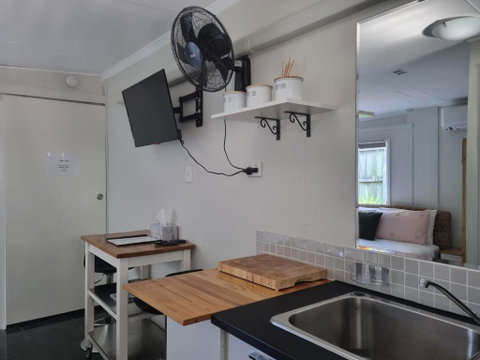 Redcliffe Homestay - Pubs and Clubs 3
