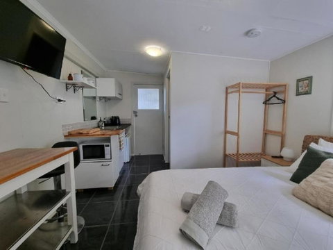Redcliffe Homestay - Pubs and Clubs 0