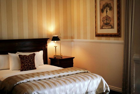 Redearth Boutique Hotel - Pubs and Clubs 0