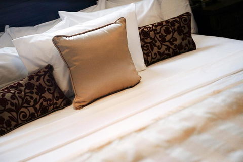 Redearth Boutique Hotel - Pubs and Clubs 2