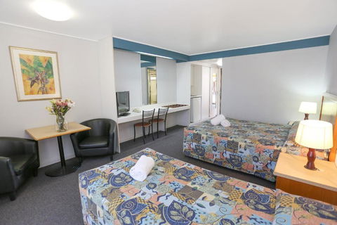 Reef Resort Motel - Pubs and Clubs 2