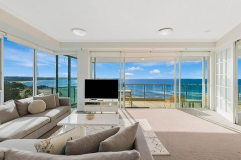 Reflections On The Sea Unit 1501a - Pubs and Clubs 1