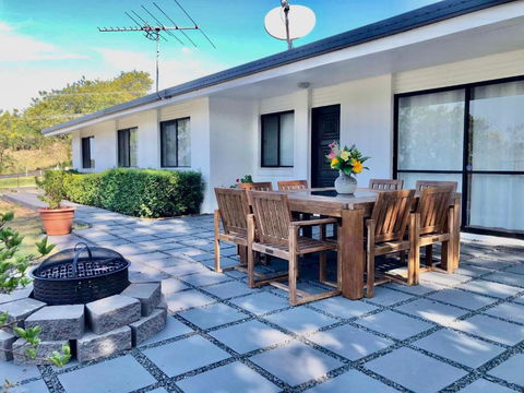 Relax And Enjoy The Scenic Rim - Pubs and Clubs 0